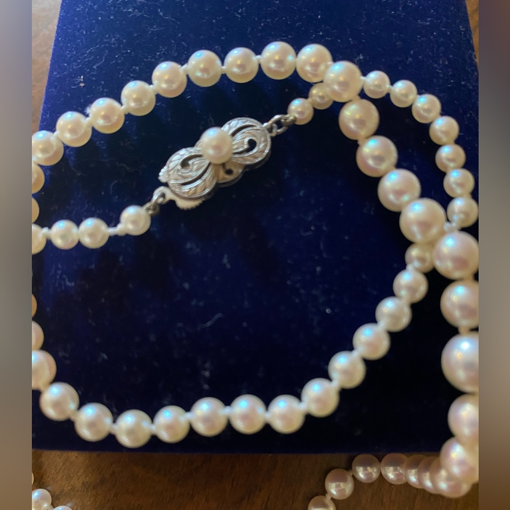 Stunning timeless Mikimoto sterling silver graduated 20” pearl necklace - Picture 3 of 7